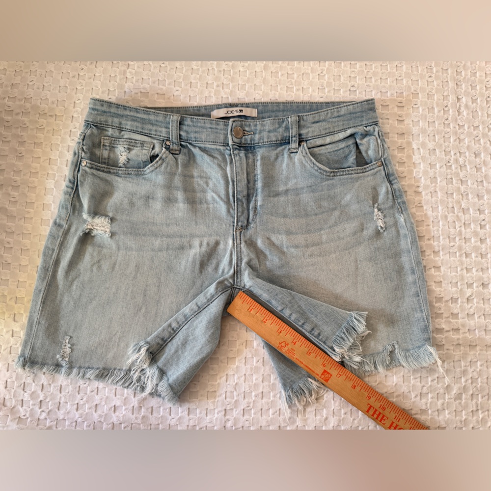 Joe’s Jeans Distressed Denim Shorts Light Wash Raw Hem Size 31 Cotton Stretch - Picture 5 of 6